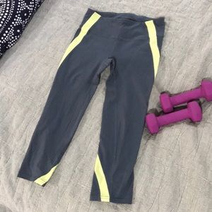 GAP athletic Capri leggings